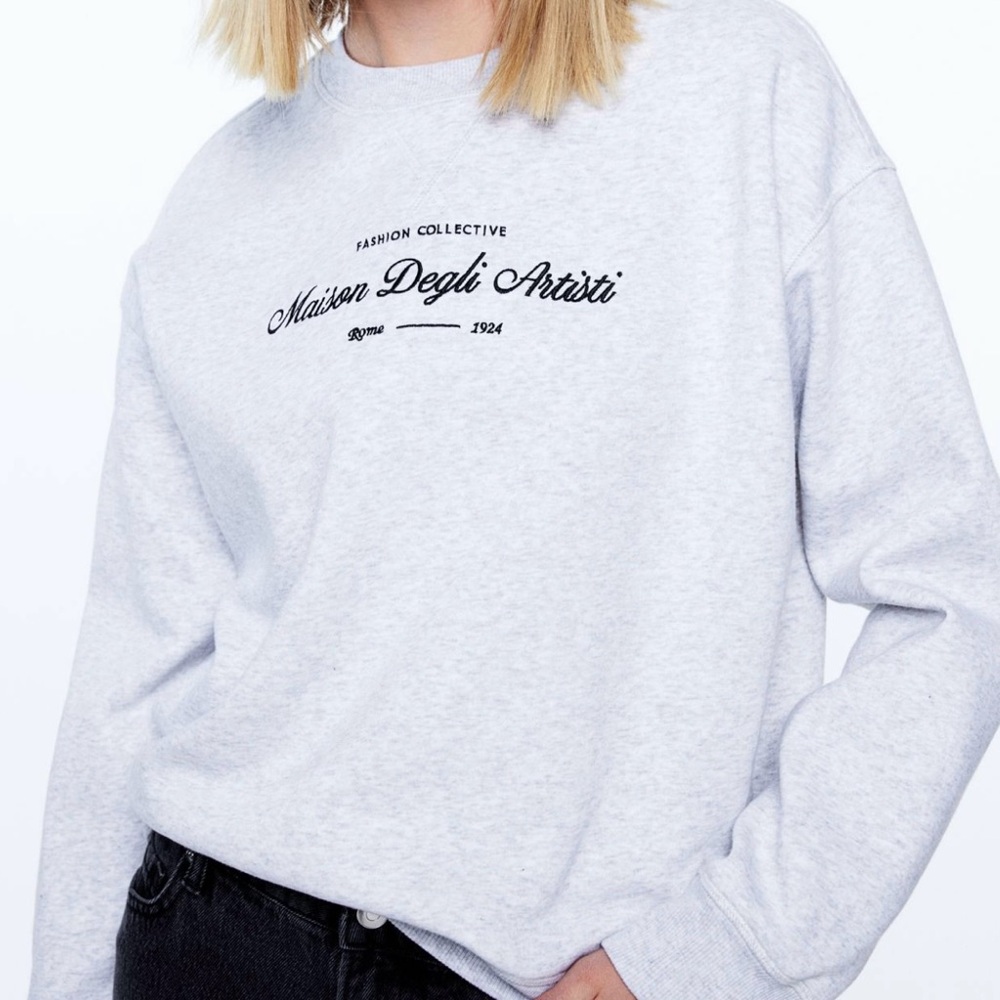 Barely worn H&M crewneck.